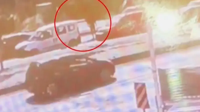 İzmir'in Torbalı ilçesinde seyir halindeki bir otomobile düzenlenen pompalı tüfekli