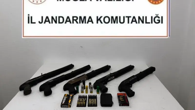 Muğla’nın Köyceğiz ilçesinde jandarma ekiplerinin bir şahsın evinde ve aracında