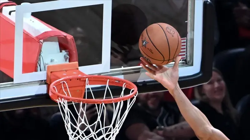 Amerikan Basketbol Ligi'nde (NBA) sezonun ilk 5'i seçildi.