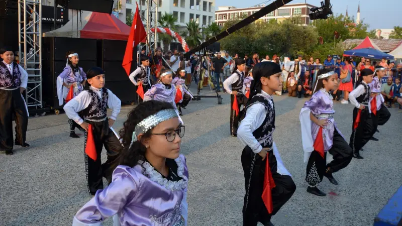 ORTACA Birinci Dans Festivali Başlıyor
Ortaca’da gönüllülerin emeğiyle hayata geçirilen 1. Dans Festivali, dansın birleştirici