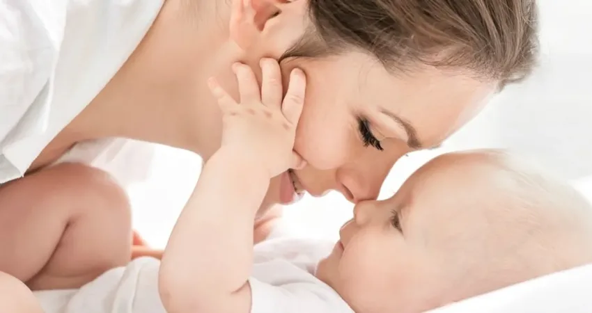 Anne bebek bağı bebeğin dünyasını şekillendiriyor Anne ile bebek arasındaki duygusal bağın anne karnında başladığını belirten