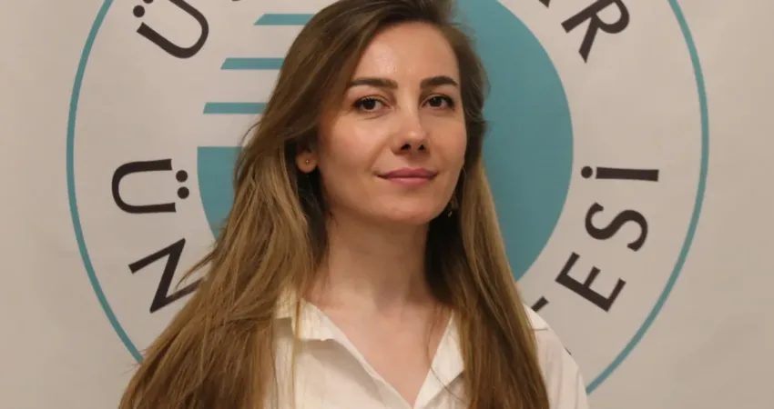 Takma kirpik ve kirpik kıvırıcı kullanımı konusunda önemli uyarılarda bulunan