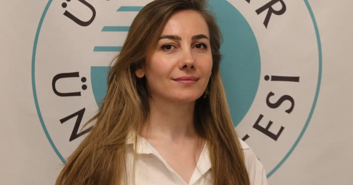 Takma kirpik ve kirpik kıvırıcı kullanımı konusunda önemli uyarılarda bulunan