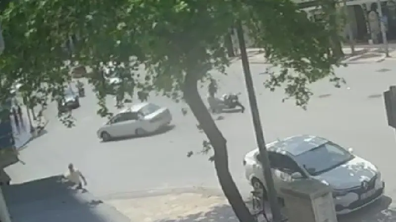 Denizli'nin Pamukkale ilçesinde abartı egzozlu motosiklet kullandığı için polisten kaçan