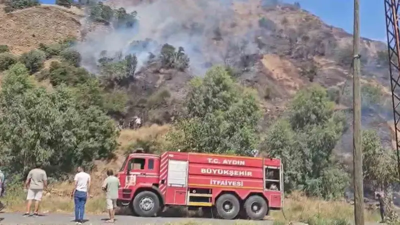 Aydın’da son 48 saatte 93 yangın çıktı, ateş savaşçıları zamanla yarıştı Aydın’da son 48 aatte 93 yangın çıktı. Yangında yangına koşan