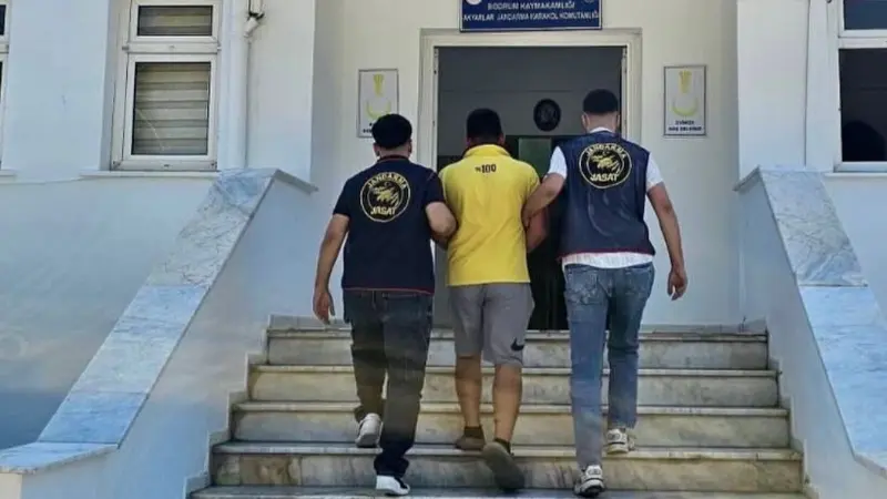Muğla İl Jandarma Komutanlığı JASAT ekipleri tarafından Bodrum’da düzenlenen operasyonda,