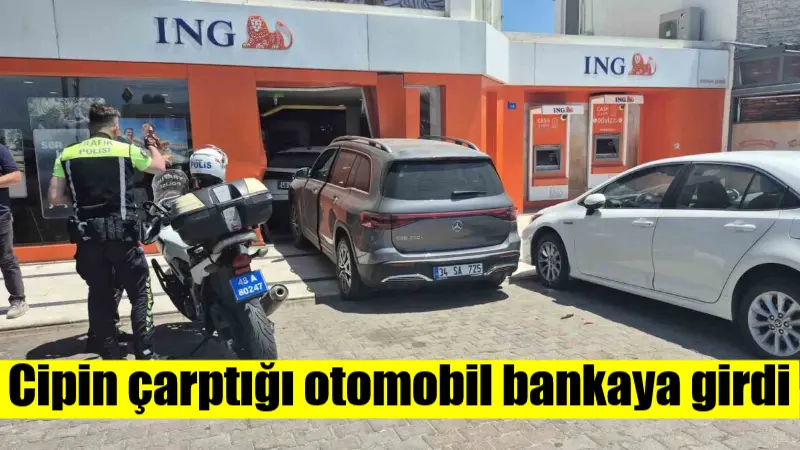 Muğla’nın Bodrum ilçesinde park halindeki otomobile çarpan cip, otomobili bankanın