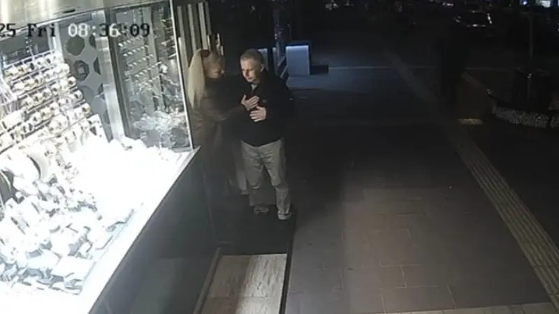 Heimlich manevrası hayat kurtardı Aydın’ın Didim ilçesinde bir esnaf, boğazına fındık kaçan şahsı Heimlich