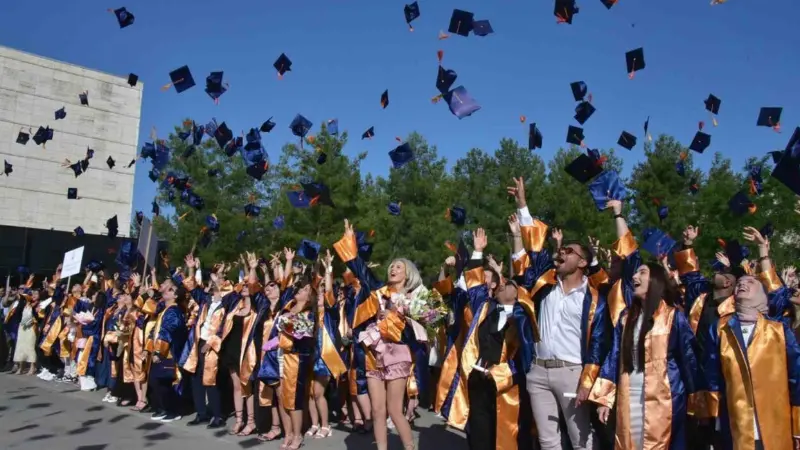 MSKÜ İİBF’de mezuniyet coşkusu Muğla Sıtkı Koçman Üniversitesi (MSKÜ) İktisadi ve İdari Bilimler Fakültesi