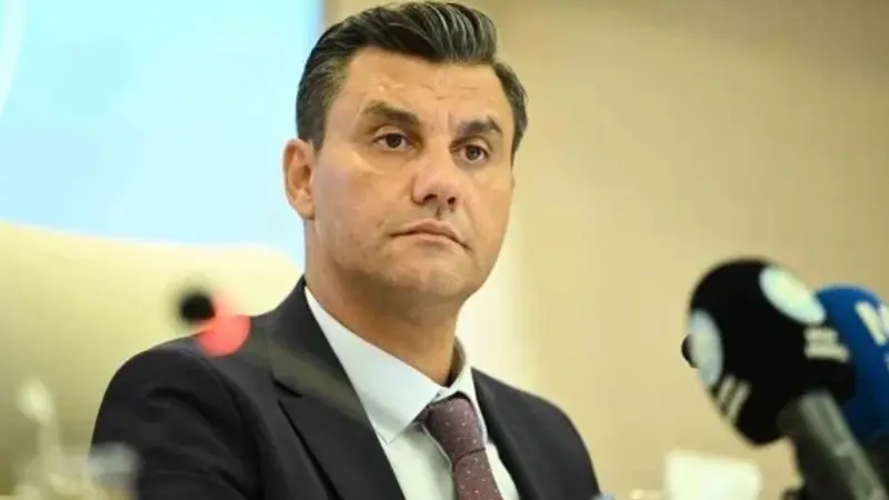 Manisa Büyükşehir Belediye Başkanı Ferdi Zeyrek’ten Acı Haber Geldi Manisa Büyükşehir Belediye Başkanı Ferdi Zeyrek, geçirdiği kaza sonrası tedavi