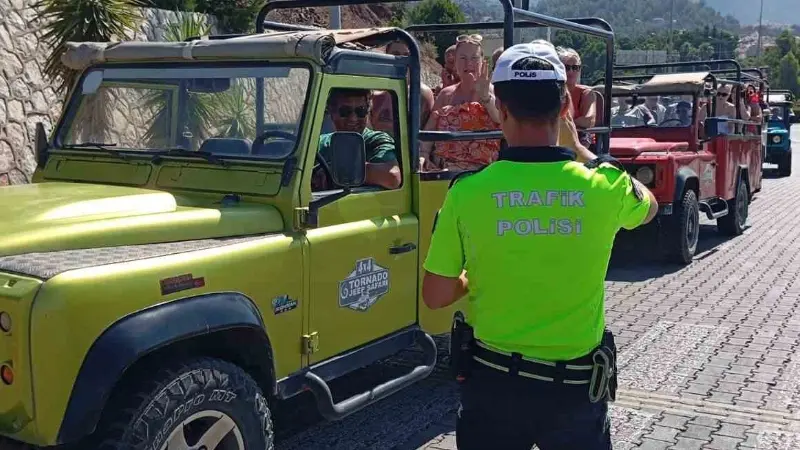 Marmaris’te trafik denetimleri aralıksız sürüyor Marmaris İlçe Emniyet Müdürlüğü’ne bağlı trafik ekipleri ile Bölge Trafik