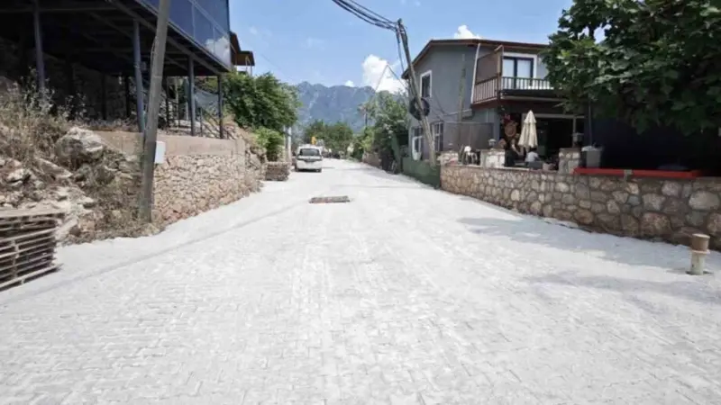 Muğla Büyükşehir’den Marmaris Orhaniye’de 13 milyon 800 bin liralık yol yatırımı Muğla Büyükşehir Belediyesi, son bir yılda gerçekleştirdiği 216 bin metrelik