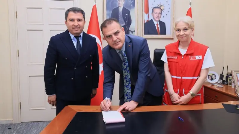 Vali Akbıyık, Gazze’deki mağdur siviller için Türk Kızılay’ına Kurban bağışında