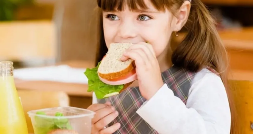 Çocukluk çağı obezitesi diş sağlığını tehdit ediyor Çocuk Diş Hekimliği Uzmanı Dt. Nurgül Demir, obezitenin çocuklarda diş