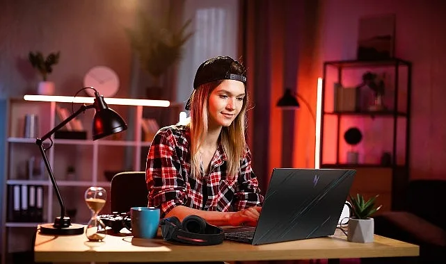 Oyun Tutkunlarına İndirimli Fiyatlarla Yaz Tatili Hediyesi: Acer Nitro V 15 Serisi Yaz tatilini oyunların sürükleyici dünyasına dalarak geçirmek isteyen öğrenciler ve