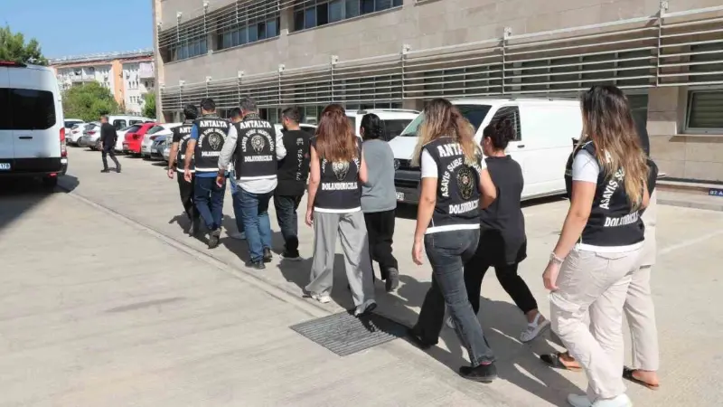 Antalya merkezli 4 ilde düzenlenen operasyonda, beyaz eşya tamiri bahanesiyle