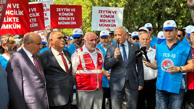 AK Parti Muğla Milletvekili Kadem Mete, Meclis önünde toplanan maden