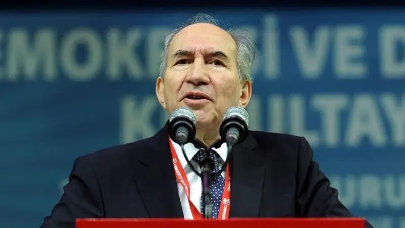 Eski CHP Genel Başkanı Altan Öymen, tedavi gördüğü hastanede hayatını