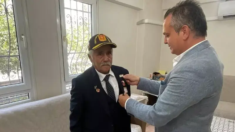 Kıbrıs Barış Harekâtı’na katılan 72 yaşındaki Fethiyeli Gazi Abdurrahim Kısa’ya,