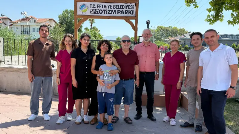 Galatasaray Divan Kurulu Üyesi Otizm Parkında Galatasaray Kulübü Divan Kurulu üyelerinden, iş adamı Murat Gönenç, Niyazi