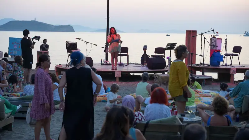 Gümüşlük Müzik Festivali 22. Yılında Çevreci Mesajlarla Başladı “Son Çivi, İlk Nota” mottosuyla başlayan festivalde sahne geri dönüştürülmüş