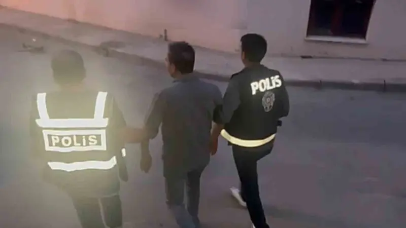 İzmir Büyükşehir Belediyesi’ndeki yolsuzluk operasyonuna ilişkin dün sabah erken saatlerde