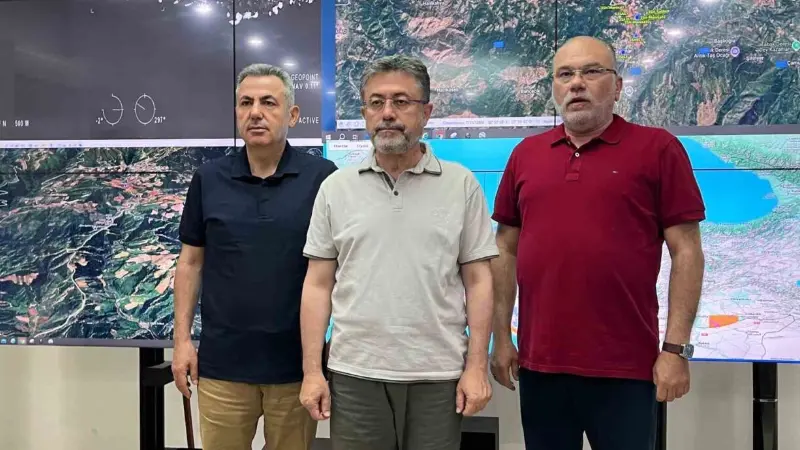 İzmir’de 5 köy ve 2 mahalle tedbiren boşaltıldı Tarım ve Orman Bakanı İbrahim Yumaklı, Orman Bölge Müdürlüğü’nde yangınlar