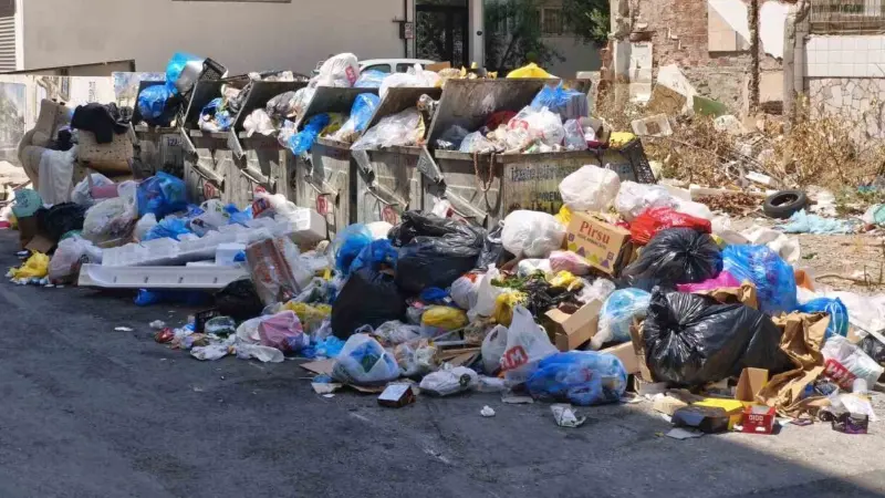 İzmir'de geçtiğimiz ayki grev sonrası başlayan çöp sorunu, Konak, Buca,
