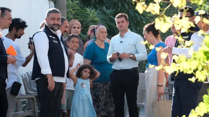 Mandalinci, vatandaşın ayağına gidiyor Bodrum Belediye Başkanı Tamer Mandalinci, mahalle ziyaretleri kapsamında Bitez’de saha