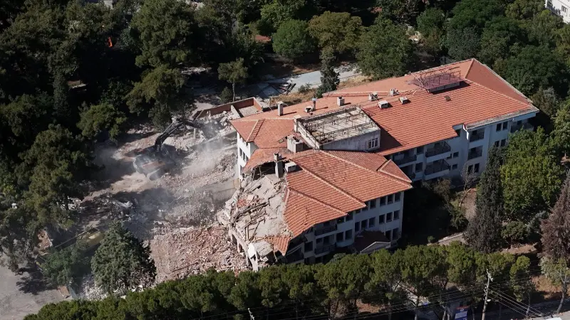 Menteşe’de Huzurevi Yıkılıyor! Yerine Sosyal Yaşam Merkezi Yapılacak Menteşe’de depreme dayanıksız olduğu tespit edilen Abide H. Nuri Öncüer