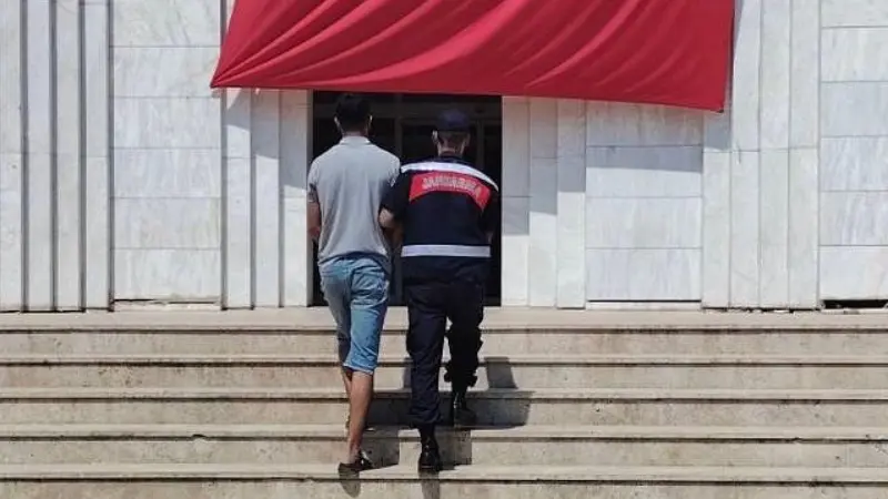 Muğla İl Jandarma Komutanlığı ekipleri, hakkında “uyuşturucu ticareti yapma veya