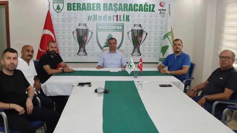 Yeni sezon öncesi yapımı hızla süren Muğla Atatürk Stadyumu için