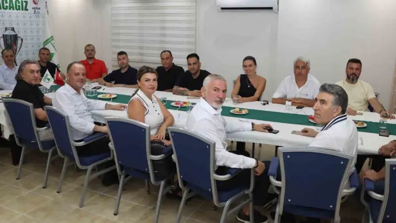 Muğlaspor yönetim kurulu haftalık olağan toplantısını gerçekleştirdi Muğlaspor Yönetim Kurulu, haftalık olağan toplantısında transfer, sezon hazırlıkları, altyapı