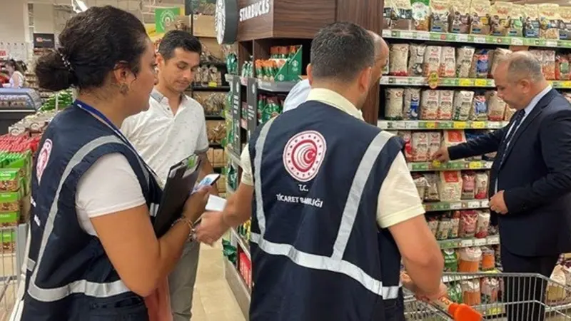 Ticaret Bakanlığı'ndan yapılan açıklamada, ürün ve hizmetlerin fiyat etiketlerinde düzenlemeye