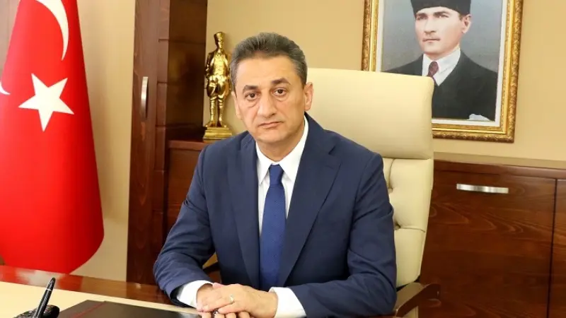  Geçmişte Muğla'nın Ula ilçesinde kaymakamlık görevinde bulunan, son olarak Bitlis