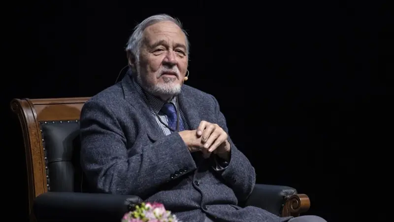 Tarihçi Prof. Dr. İlber Ortaylı'nın Balıkesir'in Burhaniye ilçesinde karıştığı trafik