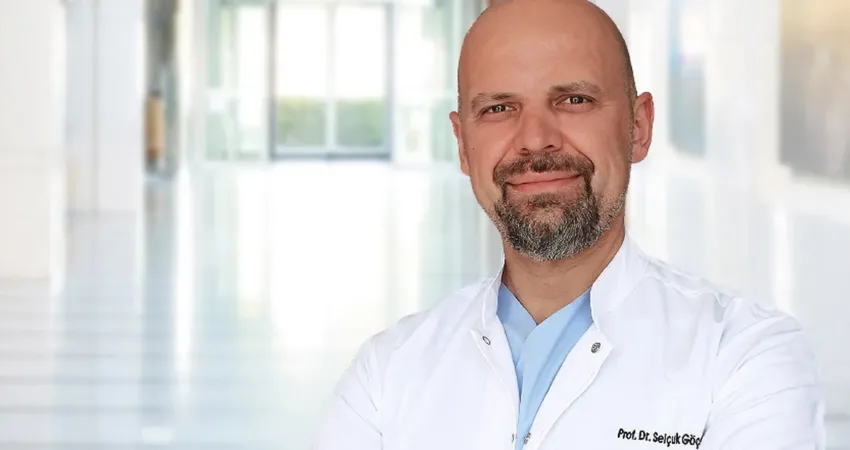 Nöroşirurji Uzmanları  Prof. Dr. Selçuk Göçmen ve Dr. Emre