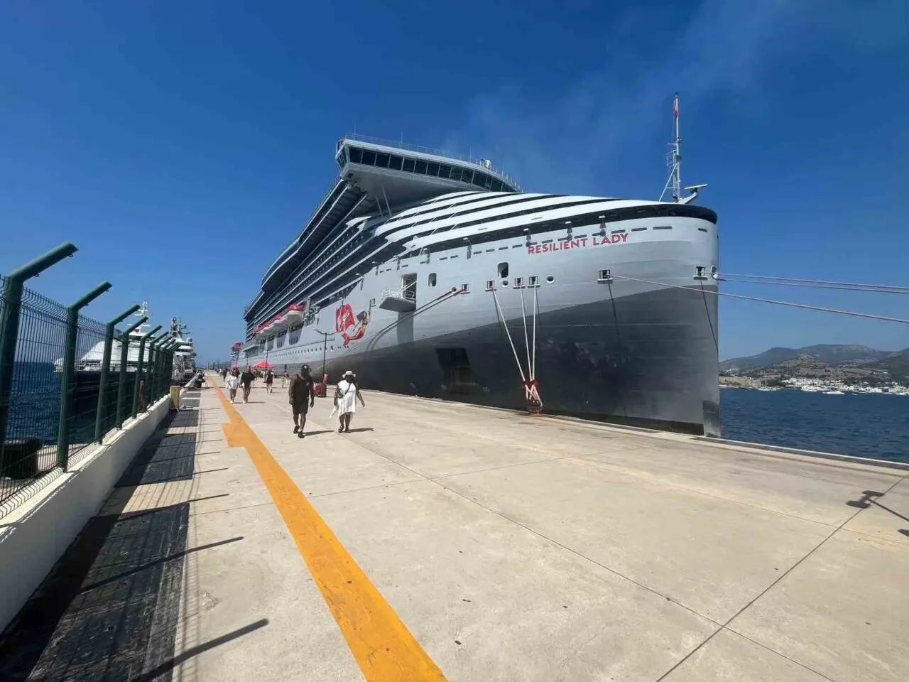 Bahamalar bayraklı 'Resilient Lady' adlı yolcu gemisi, çoğu Amerikalı olmak
