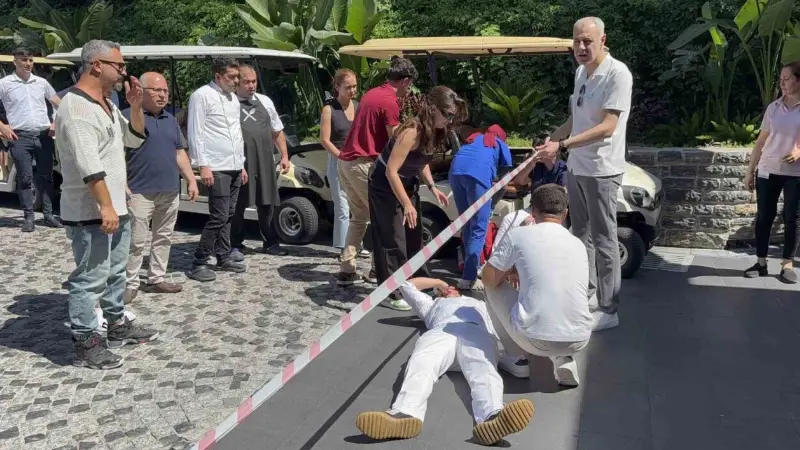 Bodrum'daki The Oba Otel'de gerçekleştirilen ve yoğun dumanla gerçeği aratmayan