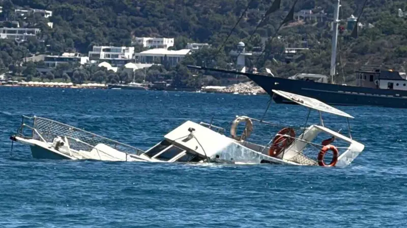 Bodrum'un Torba Koyu'nda 10 metrelik ahşap tekne, sintine pompasındaki arıza