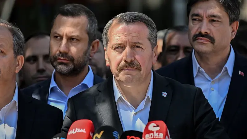 Memur-Sen, Hakem Kurulu’ndan çekilme kararı aldı Memur-Sen Genel Başkanı Ali Yalçın, Hakem Kurulu’ndan çekildiklerini açıkladı.