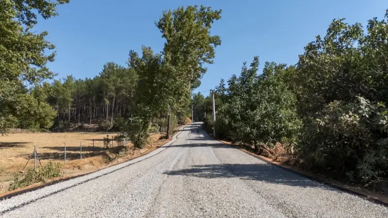 Menteşe’de Orta Yaraş Yolu Düzenlendi Menteşe Belediyesi, Orta Yaraş–Kurtlar yolunda sathi asfalt kaplama çalışmasını tamamladı.