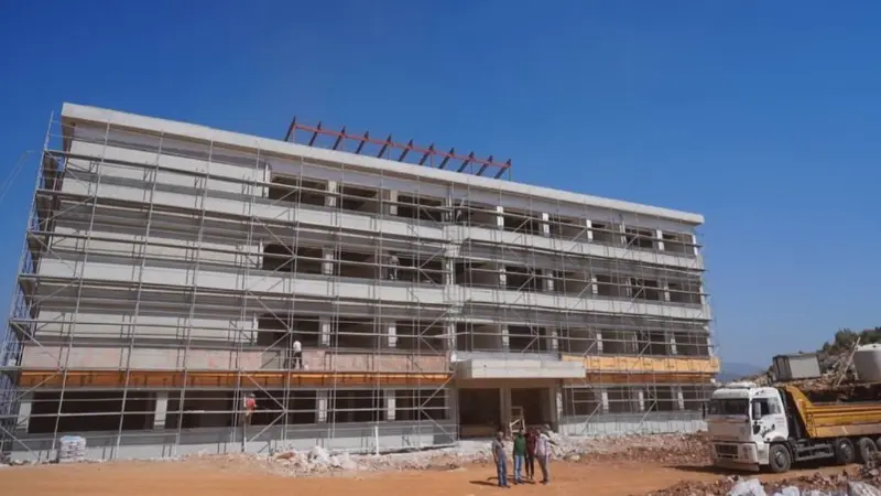 Milas’a kazandırılacak Meslek Lisesi’nde çalışmalar hızla sürüyor Muğla İl Milli Eğitim Müdürü Emre Çay, Milas’ta inşaatı devam