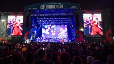 İEF’te Candan Erçetin rüzgârı Bu yıl 94. kez kapılarını açan İzmir Enternasyonal Fuarı (İEF),