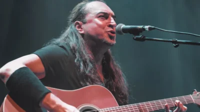 İzmir’de Ogün Sanlısoy rüzgarı esecek Türk rock müziğinin sevilen ismi Ogün Sanlısoy, Urla'nın eşsiz atmosferinde