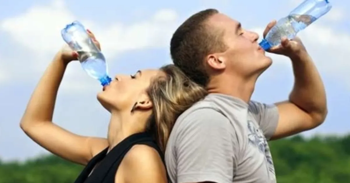 Üroloji Uzmanı Doç. Dr. Akif Diri, sıcak havalarda artan terleme