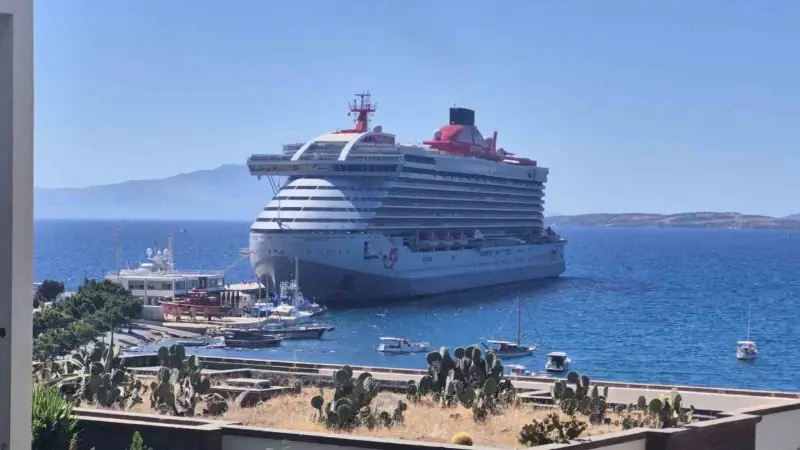 Richard Branson'ın Virgin Voyages şirketine ait Resilient Lady yolcu gemisi,