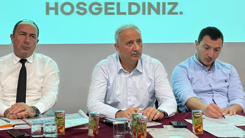 Yatağan’da düzenlenen muhtarlar toplantısında AK Parti Muğla Milletvekili Kadem Mete,