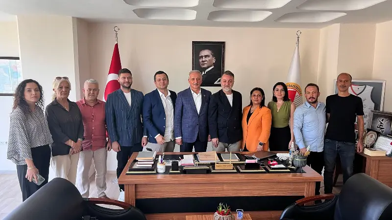 AK Parti heyetinden Muğla Gazeteciler Cemiyeti’ne “hayırlı olsun” ziyareti. AK Parti Muğla Milletvekili Kadem Mete ve beraberindeki heyet, Muğla