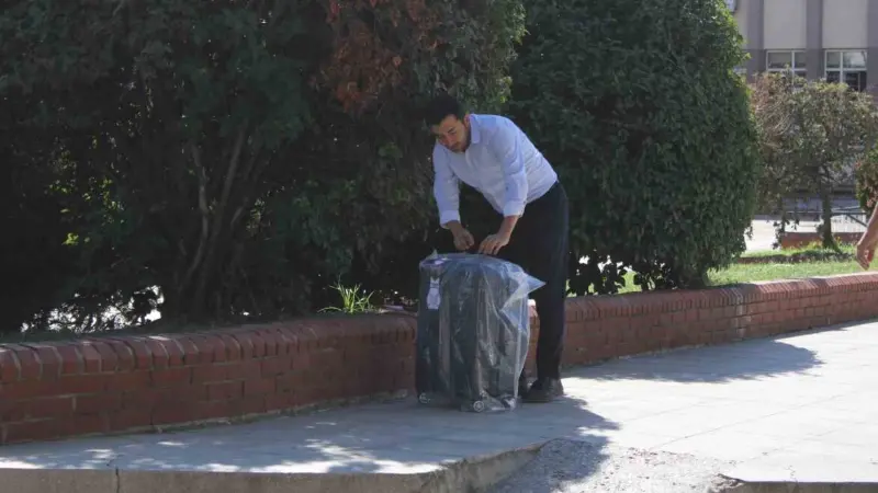 Aydın'ın Efeler ilçesinde, adliye otoparkında unutulan bir valiz paniğe yol